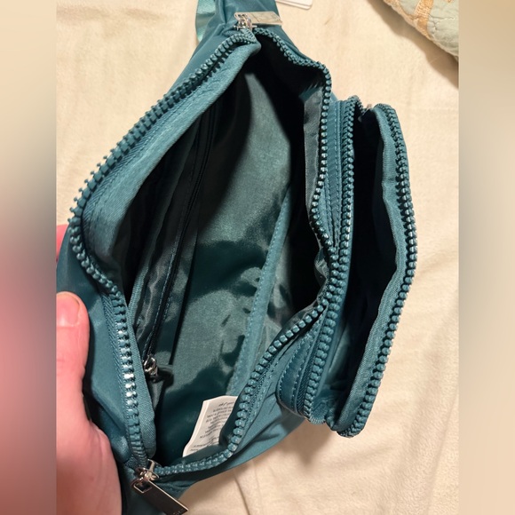 ALO Yoga Explorer Bag Winter Ivy - Picture 4 of 5